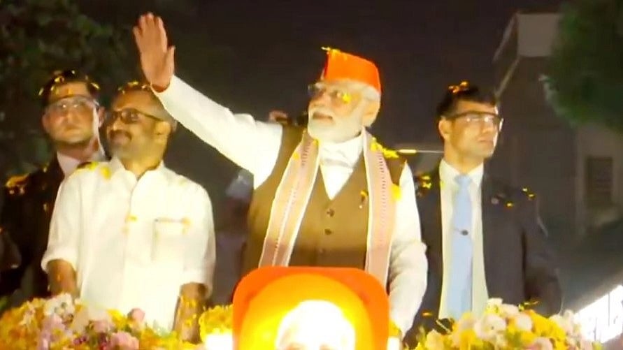 <div class="paragraphs"><p>Screengrab from Narendra Modi's roadshow in Kochi</p></div>