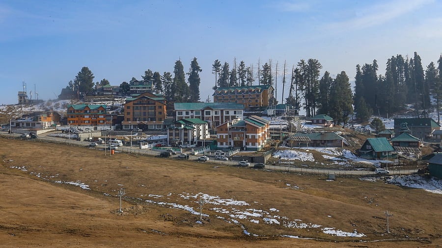 <div class="paragraphs"><p>Deserted ski resort at Gulmarg, in Baramulla district, Sunday, Jan. 7, 2024. A large number of tourists, who arrived here on the New Year's Eve in the hope of enjoying skiing and other snow-related activities, had to go back disappointed due to the lack of snowfall. </p></div>