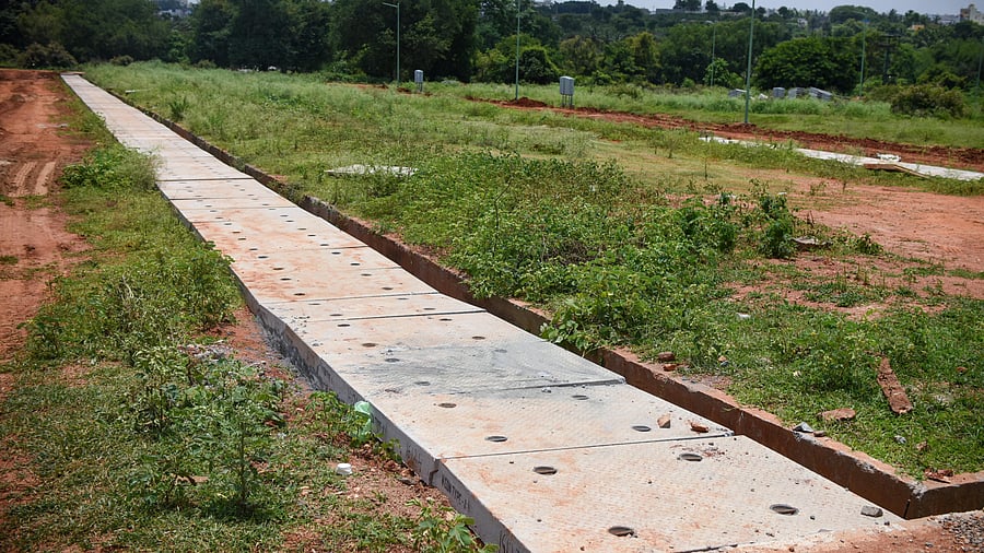 <div class="paragraphs"><p>Last week, Rajajinagar MLA S Suresh Kumar sought an inspection in the presence of Deputy Chief Minister D K Shivakumer to ascertain the progress on providing basic amenities for the site allottees.</p></div><div class="paragraphs"><p><br></p></div>