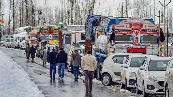 <div class="paragraphs"><p>Vehicles stranded on Jammu-Srinagar national highway after it was closed for traffic following snowfall, in Jammu & Kashmir, Thursday, February 1, 2024.</p></div>