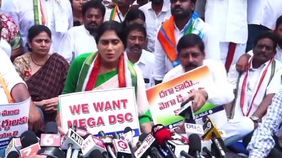 <div class="paragraphs"><p>The state Congress chief Y S Sharmila addresses the press before the protest. </p></div>