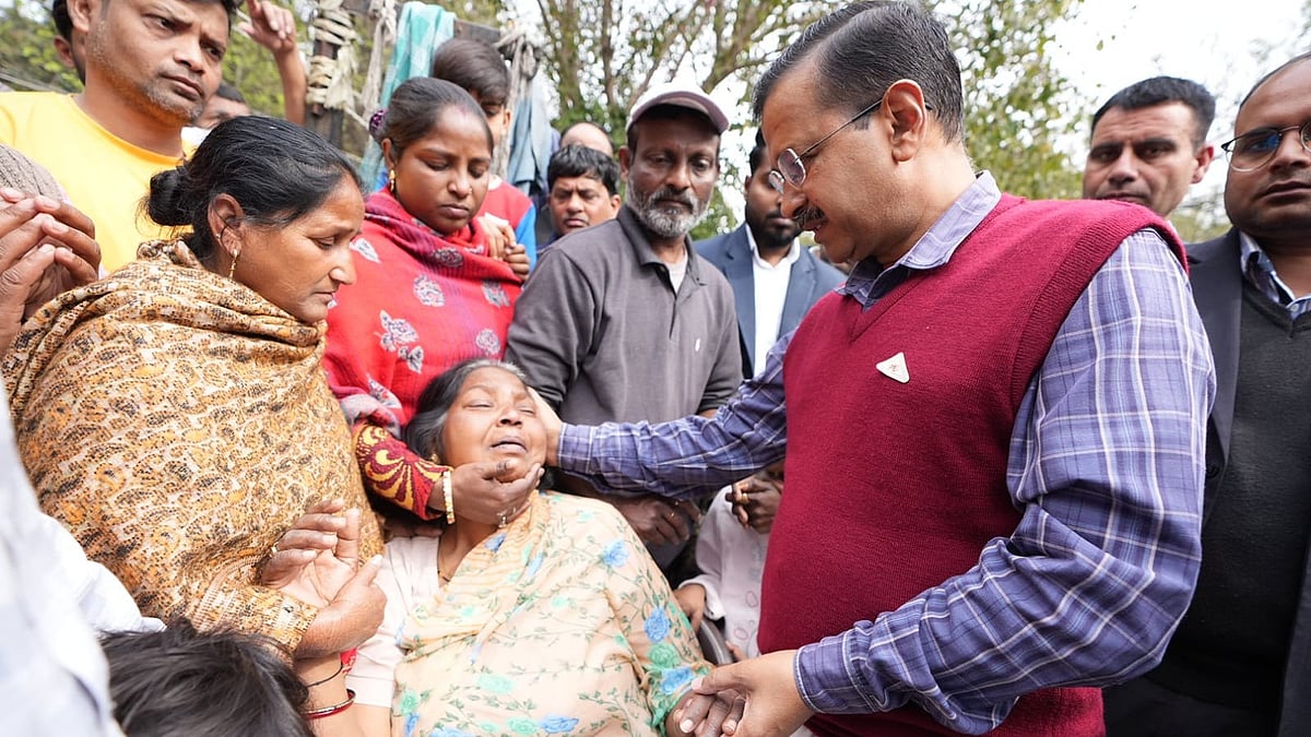 Delhi CM meets family of 2-year-old girl mauled to death by stray dogs