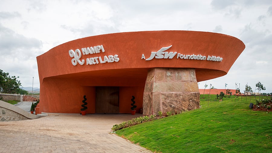 <div class="paragraphs"><p>A frontal view of the Hampi Art Labs. </p></div>