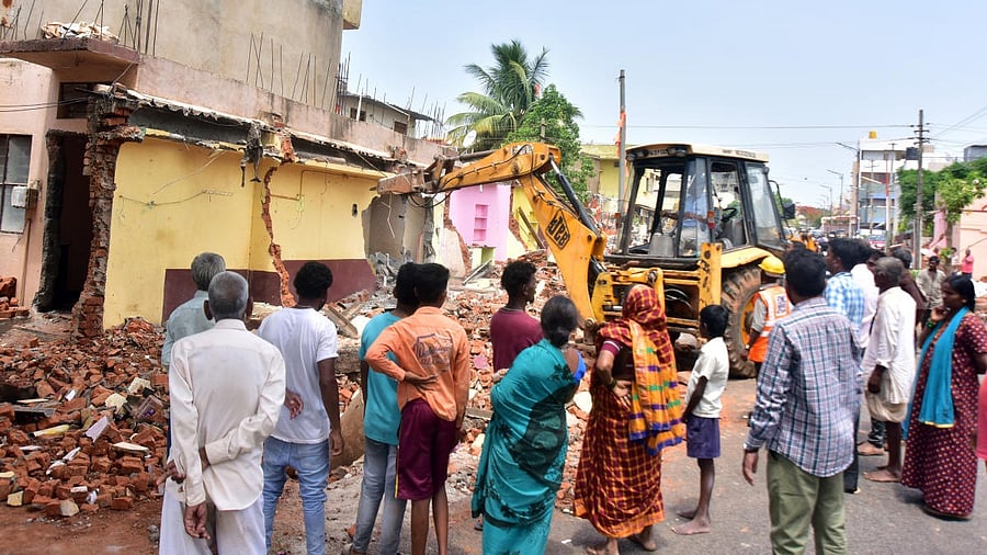 <div class="paragraphs"><p>Representative image of a house being demolished.&nbsp;</p></div>