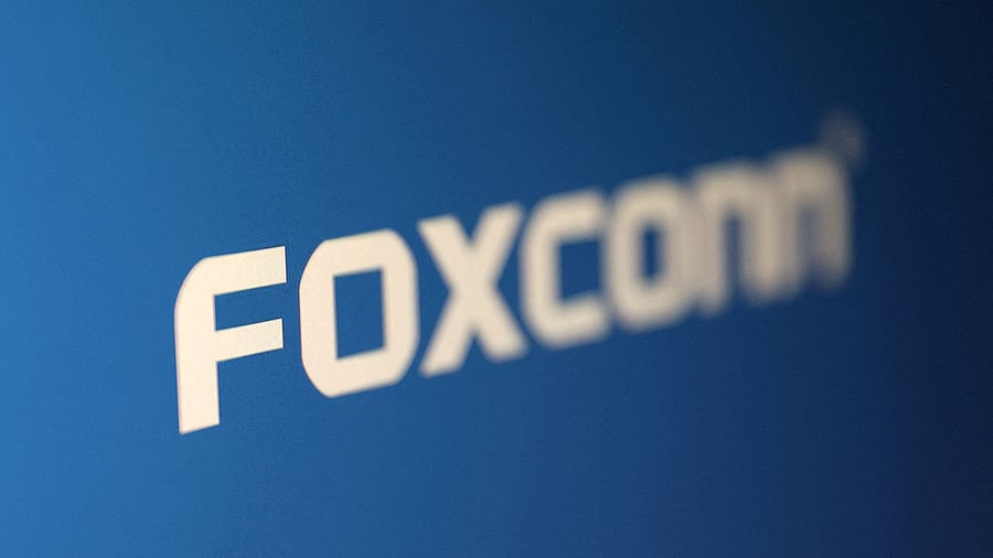 <div class="paragraphs"><p>Foxconn logo.</p></div>