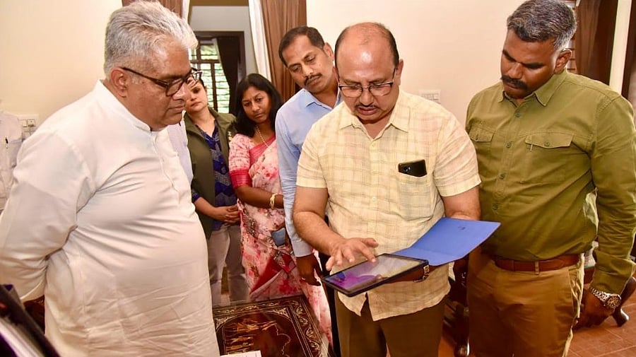 <div class="paragraphs"><p>Minister of Environment, Forest and Climate Change Bhupendar Yadav during his visit to Bandipur Tiger Reserve, in Gundlupet taluk, Chamarajanagar district, on Wednesday. Bandipur Tiger Project director P Ramesh Kumar is also seen. </p></div>