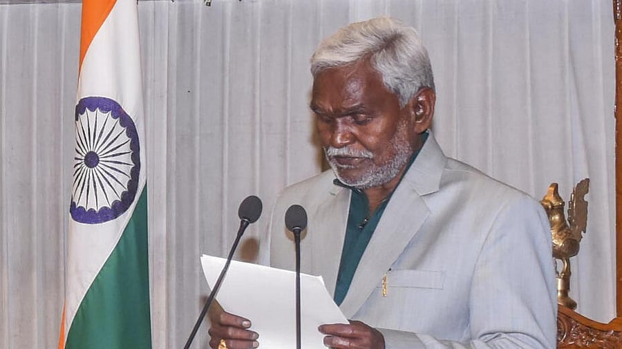 <div class="paragraphs"><p>Oath ceremony of Champai Soren as Jharkhand CM.</p></div>