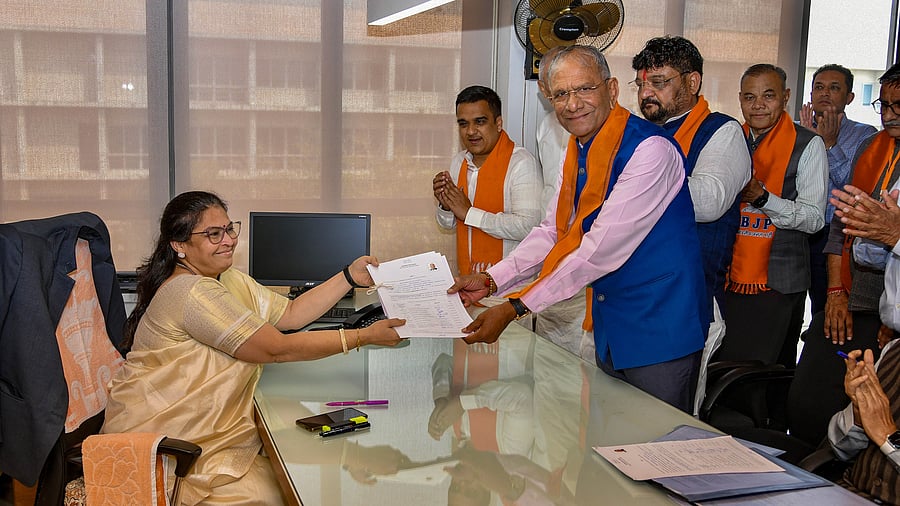 <div class="paragraphs"><p>Gandhinagar: Diomand king Govind Dholakia files his nomination papers for Rajya Sabha polls, in Gandhinagar, Thursday, Feb 15, 2024. </p></div>