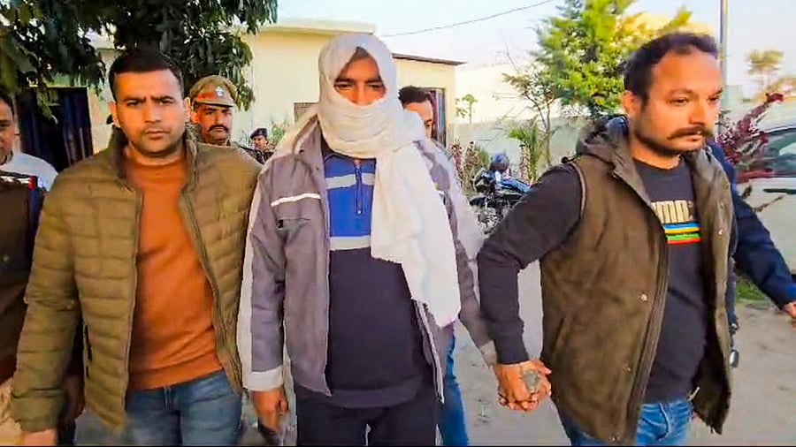 <div class="paragraphs"><p>Haldwani violence alleged mastermind Abdul Malik (centre).</p></div>