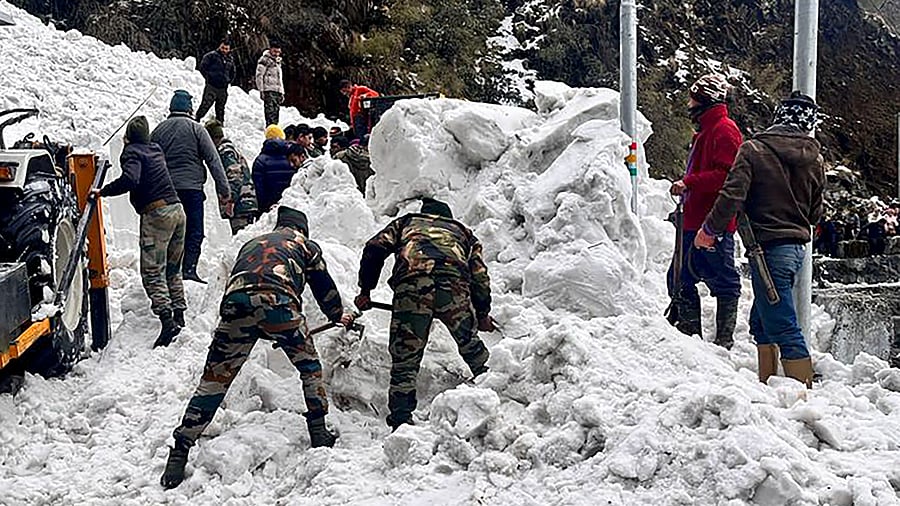 <div class="paragraphs"><p>A team of 758 BRTF under Project Swastik of Border Roads Organization (BRO) has mobilised their heavy machinery and manpower to keep strategic roads leading to border areas open.</p></div>