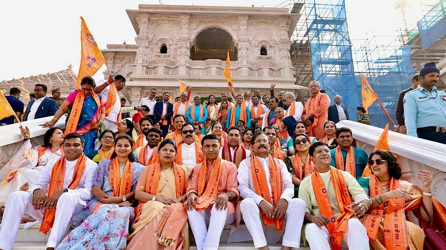 <div class="paragraphs"><p>Sawant and his ministerial colleagues also posed for a group photograph.</p></div>