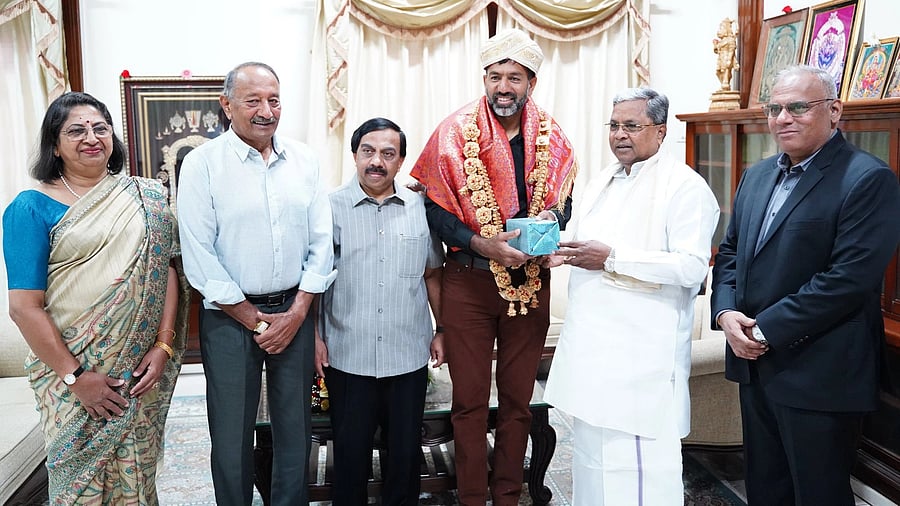 <div class="paragraphs"><p>Karnataka Chief Minister Siddaramaiah&nbsp;felicitates&nbsp;tennis player Rohan Bopanna in Bengaluru on Tuesday.&nbsp;</p></div>