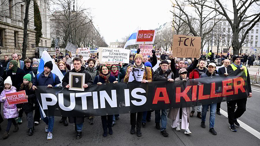 <div class="paragraphs"><p>People hold a banner as they attend a rally held near the Russian embassy following the death of Russian opposition leader Alexei Navalny, in Berlin, Germany, February 18, 2024. </p></div>