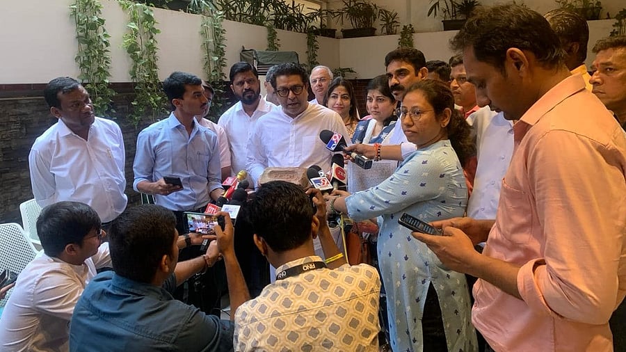 <div class="paragraphs"><p>Maharashtra Navnirman Sena leader Bala Nandgaonkar gifted a brick brought by him after the Babri mosque demolition in Ayodhya to Raj Thackeray, on Tuesday, February 6, 2024.</p></div>