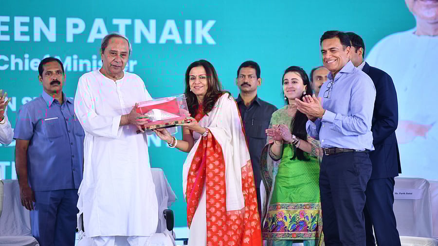 <div class="paragraphs"><p>Odisha CM Naveen Patnaik with&nbsp;JSW Group Chairman Sajjan Jindal and his son Parth Jindal, State Industries Minister Pratap Keshari Deb and other senior JSW and government officials, on Friday, February 16, 2024.&nbsp;</p></div>