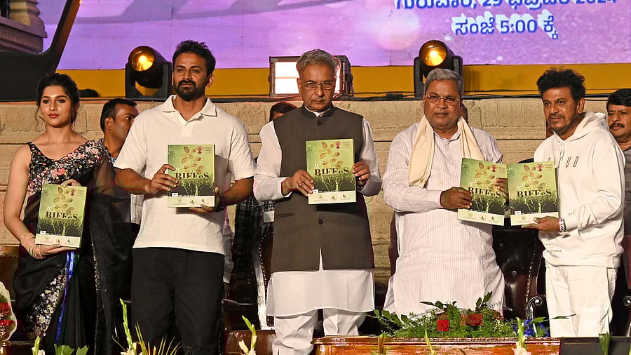 <div class="paragraphs"><p>Actor Shivarajkumar releases the souvenir of the 15th edition of the Bengaluru International Film Festival (BIFFes) with Chief Minister Siddaramaiah on the grand stairs of Vidhana Soudha in Bengaluru on Thursday. Actors Aradhana, Dhananjaya and Chairman of the Legislative Council Basavaraj Horatti are seen. </p></div>