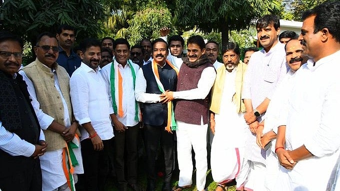 <div class="paragraphs"><p>Lok Sabha MP Venkatesh Netha joined Congress.</p></div>