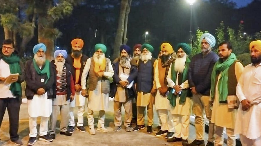 <div class="paragraphs"><p>Farmer leaders before the meeting</p></div>