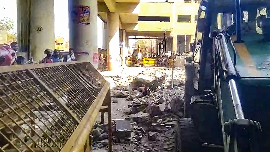 <div class="paragraphs"><p> An earthmover removes debris after the collapse of a portion of Gokalpuri Metro Station, in New Delhi, Thursday, February 8, 2024.</p></div>