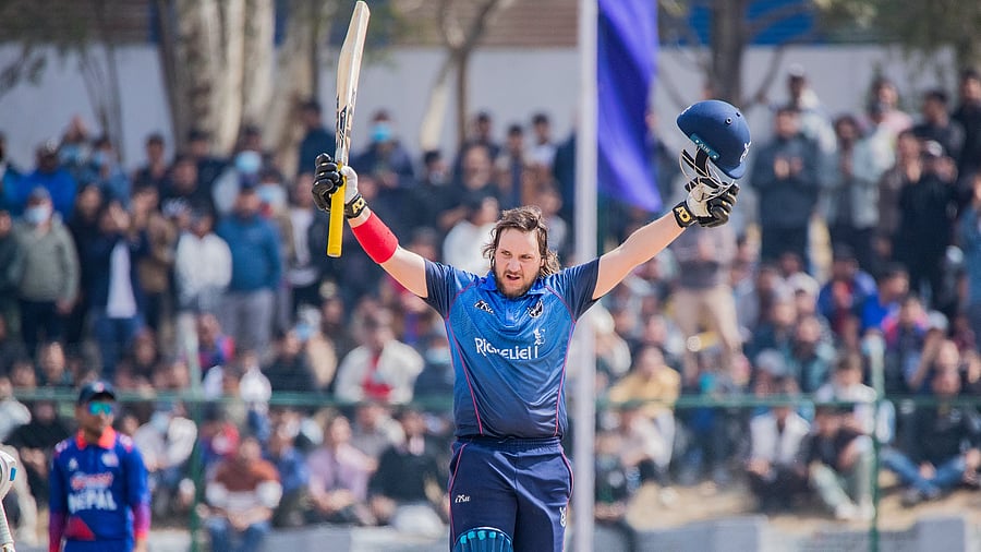 <div class="paragraphs"><p>Loftie-Eaton celebrates his century</p></div>