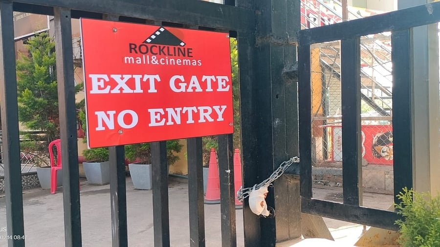 <div class="paragraphs"><p>The sealed gates of Rockline Mall. </p></div>
