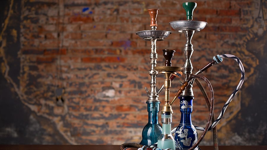 <div class="paragraphs"><p>An image showing hookahs.</p></div>