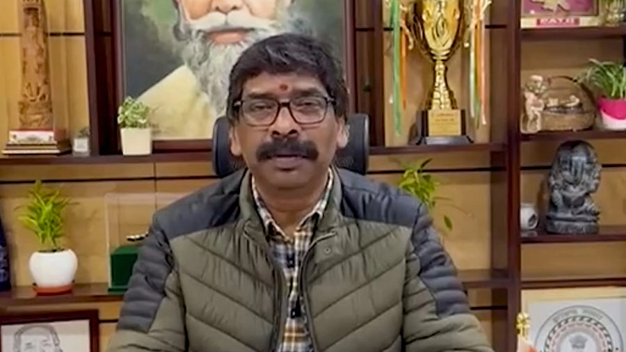 <div class="paragraphs"><p>Former Jharkhand Chief Minister Hemant Soren delivers a video message before his arrest by Enforcement Directorate (ED) officials in connection with a money laundering case.</p></div>