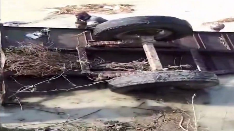 <div class="paragraphs"><p>A screengrab from the video of the accident.</p></div>