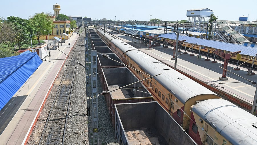 <div class="paragraphs"><p>Representative image showing train station.</p></div>