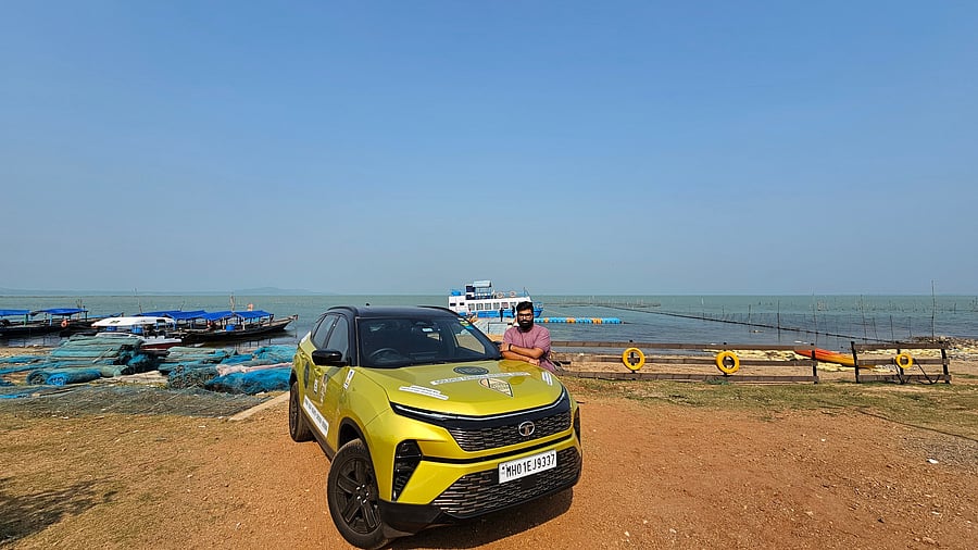 <div class="paragraphs"><p>Nishmanya Bahadur with his car at Chilika Lake, Odisha. </p></div>