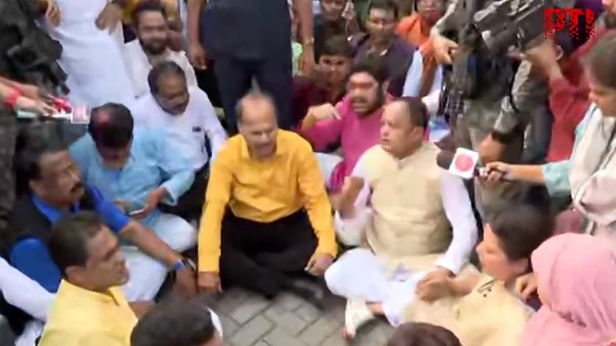 <div class="paragraphs"><p>The Adhir-led Congress delegation stage a sit-in protest.</p></div>