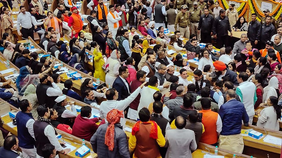 <div class="paragraphs"><p>File photo of AAP and BJP members at the MCD House in Delhi.  (Representative image)</p></div>