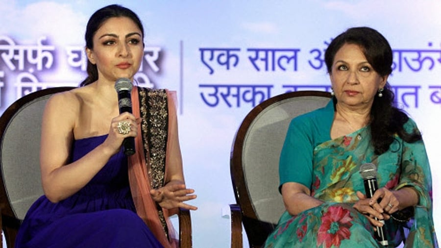<div class="paragraphs"><p>Soha Ali Khan with mother Sharmila Tagore.</p></div>