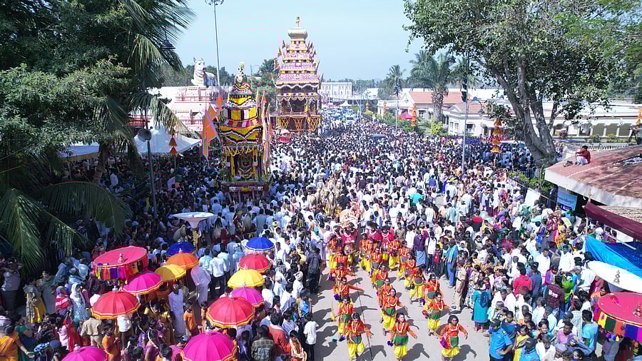 <div class="paragraphs"><p>Hundreds of devotees take part in Sri Shivarathreeshwara Shivayogi annual car festival at Suttur in Nanjangud taluk, Mysuru district, on Thursdaly. </p></div>