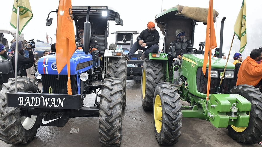 <div class="paragraphs"><p>A photo of tractors of the protesting farmers parked during their 'Dilli Chalo' march amid fog, near the Punjab-Haryana Shambhu Border, in Patiala district.</p></div>