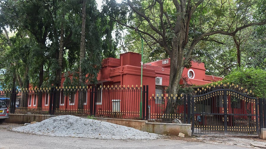 <div class="paragraphs"><p>The old EC building in Cubbon Park which will make way for the seven-storied annexe. </p></div>