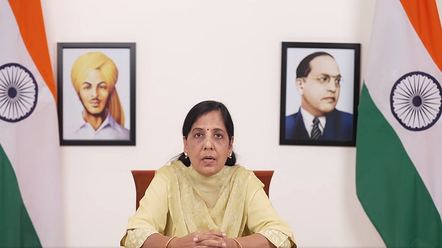 <div class="paragraphs"><p>Sunita Kejriwal addresses presser.</p></div>