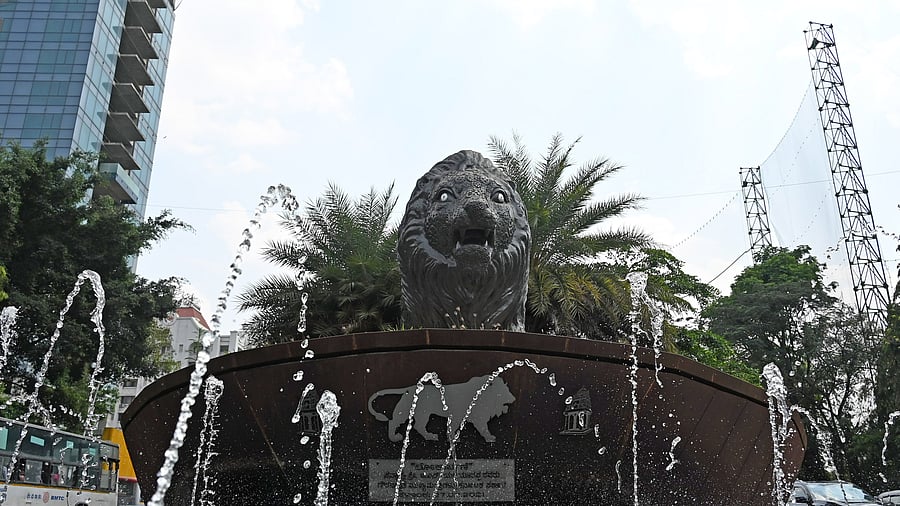 <div class="paragraphs"><p>As the water crisis looms over the city, the fountain in front of the 'Make in India' lion statue flows at Windsor Square in Bengaluru on Friday.&nbsp;</p></div>