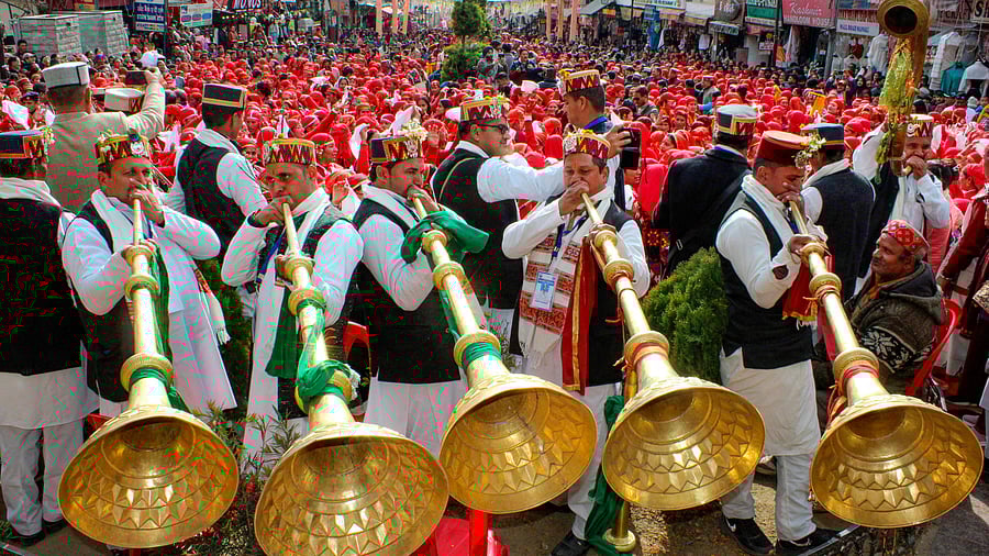 <div class="paragraphs"><p>Artists perform during the famous Manali Winter Carnival in January this year. The event draws scores of tourists annually. </p></div>