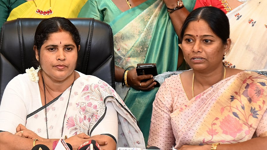 <div class="paragraphs"><p>Karnataka Cashew Development Corporation (KCDC) MD  Kamala Karikalan speaks during a press meet and Chairperson Mamatha Gatti looks on. DH Photo</p></div>