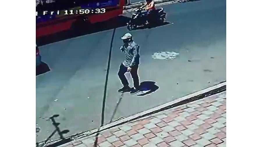 <div class="paragraphs"><p>The suspect's movements were captured on a nearby CCTV camera.</p></div>