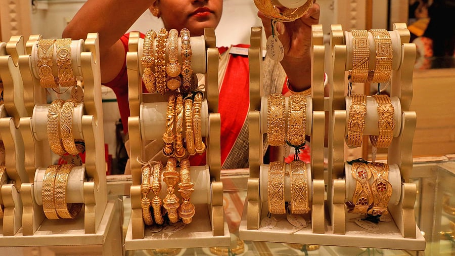 <div class="paragraphs"><p>Representative image showing gold ornaments in a shop.</p></div>