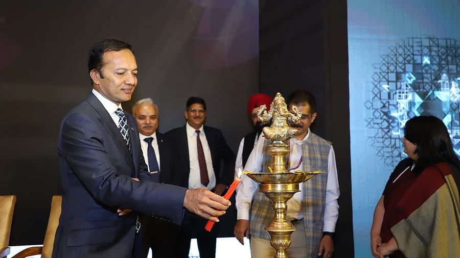 <div class="paragraphs"><p>Naveen Jindal.</p></div>