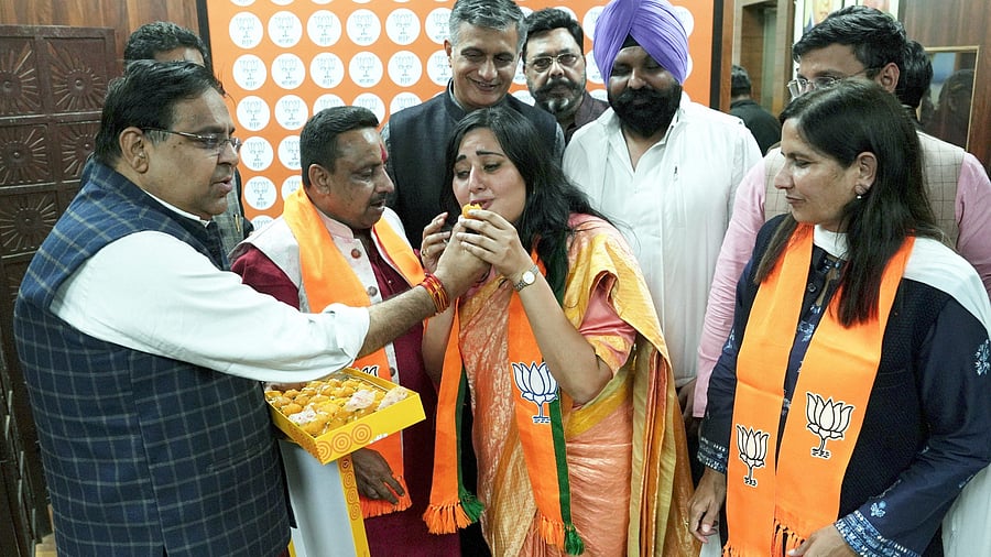 <div class="paragraphs"><p>BJP Delhi Spokesperson Harish Khurana offers sweets to the daughter of late BJP leader Sushma Swaraj and the party's Delhi Secretary Bansuri Swaraj after the latter was named in BJP's first list of candidates for the upcoming Lok Sabha elections, in New Delhi. </p></div>