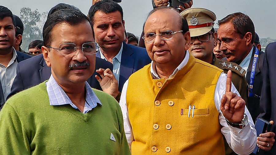 <div class="paragraphs"><p>Delhi Lt Governor VK Saxena and Chief Minister Arvind Kejriwal during the flag off ceremony of 350 electric buses, in New Delhi, on Wednesday.</p></div>