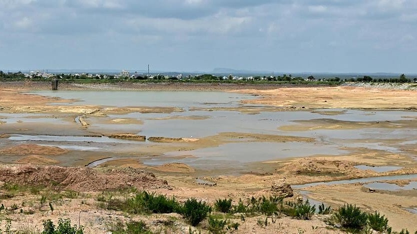 <div class="paragraphs"><p>Representative image of a drying lake.</p></div>