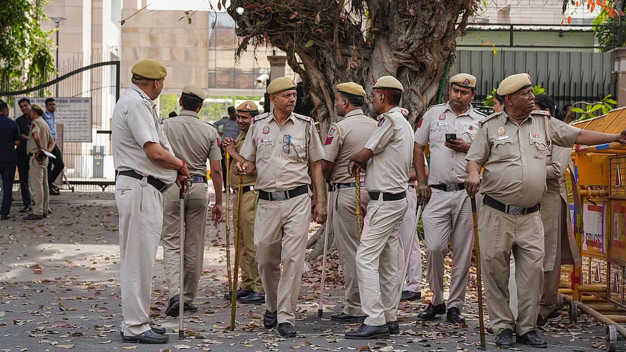 <div class="paragraphs"><p>Delhi police personnel.</p></div>