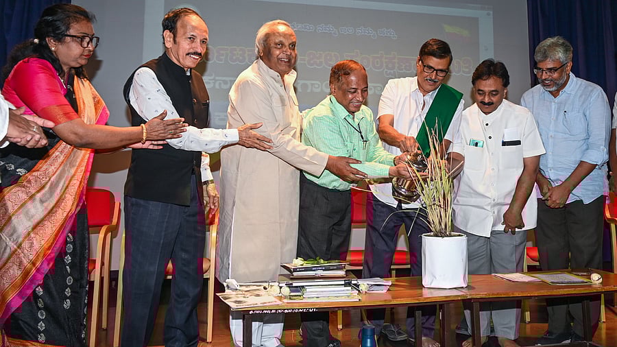 <div class="paragraphs"><p>Experts take part in an event that sheds light on drinking water solutions in Bengaluru on Saturday.&nbsp;</p></div>