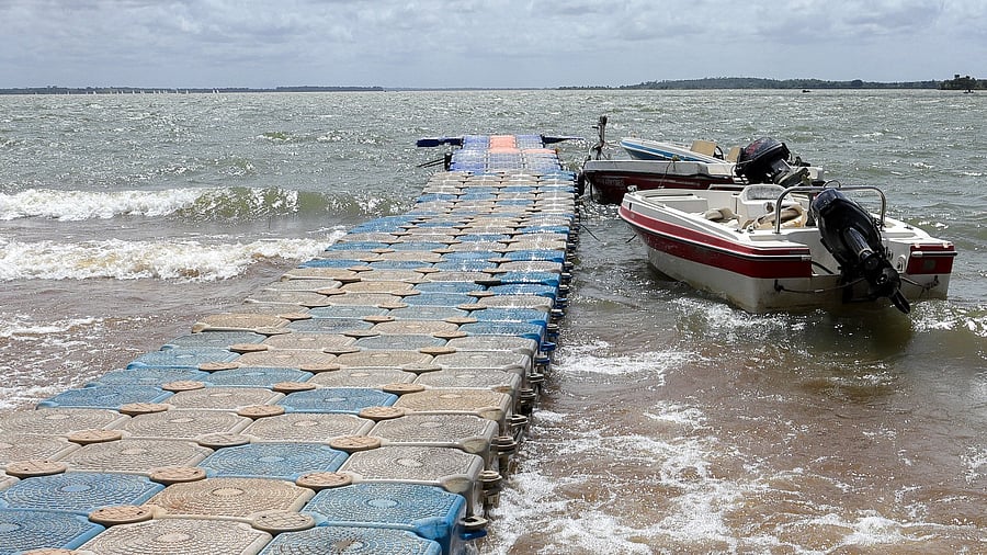 <div class="paragraphs"><p>Representative image of a floating bridge.</p></div>