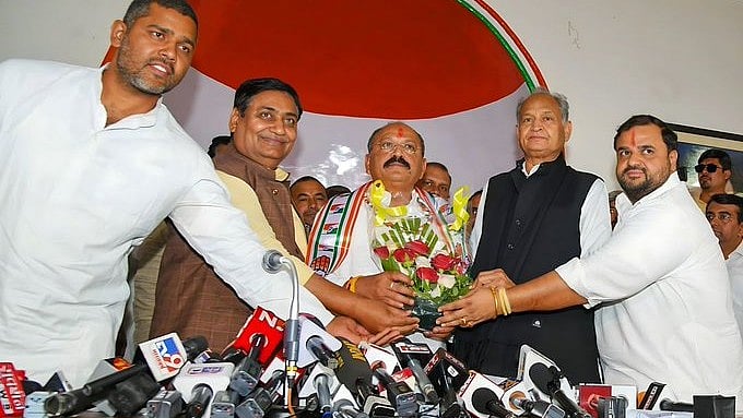 <div class="paragraphs"><p>Prahlad Gunjal joined Congress</p></div>